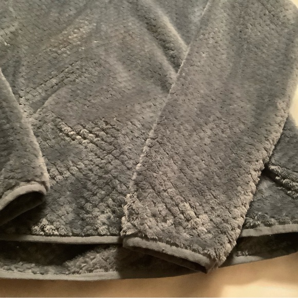 Eddie Bauer plush sweater S - Picture 4 of 16